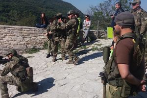 Trupele de airsoft vor lua cu asalt Cetatea Devei