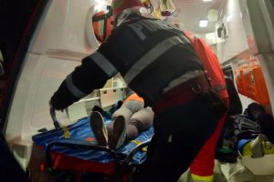Accident cu doi răniţi, produs de un şofer care nu s-a asigurat la plecarea de pe loc