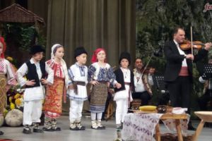 Cine sunt elevii care urcă pe scena festivalului „Sus pe Argeş la izvoare”?