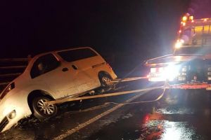 Iarna şi-a făcut apariţia în Pasul Tihuţa. Unii s-au bucurat de primii fulgi, alţii au derapat (FOTO-VIDEO)