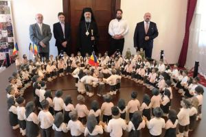 La Alba, Hora Unirii jucată de 100 de figurine din lut ale meşterului popular Marius Diaconu