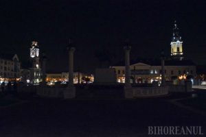 Plimbări în întuneric: În ciuda modernizării, Piaţa Unirii din Oradea e ţinută de autorităţi în beznă (FOTO)