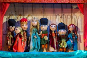 O lună de poveste cu poveşti spuse de actorii Trupei Marionete