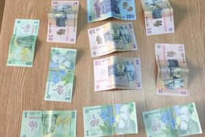 Hoata de buzunare, prinsa dupa ce a pradat o batrana care urca in tramvai in Piata 700