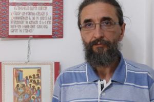 INTERVIU. Călugărul Cristian Constantin Trifan pictează miniaturi religioase şi are vederi largi: „Suntem cu toţii nişte fractali care pornesc din Dumnezeu”