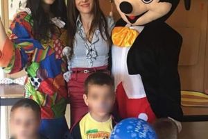 Trupa „Saftana” a adus veselie la Grădiniţa Specială „Sf. Elena”