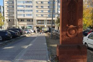 Avem trotuar la Mobilux!