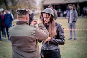 FOTO. Activităţi multiple organizate în Alba de Ziua Armatei Române: Profesori şi elevi, la demonstraţii/ ISU a câştigat turneul de fotbal