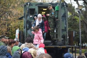 Ziua Armatei Române, sărbătorită la Oradea cu o defilare şi o expoziţie de armament şi tehnică militară (FOTO/VIDEO)