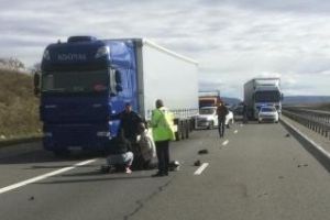 CLUJ: Accident grav, cu două victime, pe autostradă. Un motociclist a lovit un pieton