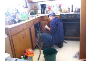 ACUM – Fals instalator reţinut de poliţişti!