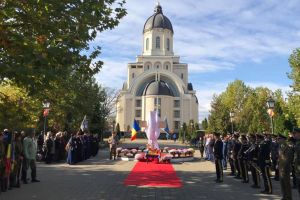 A fost sfinţită crucea viitorului Monument al Eroilor din Bacău