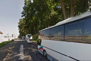 Turiştii au interzis cu autocarul pe aleea de sub Tâmpa de sâmbătă