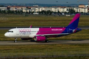 NEWS ALERT/ Ameninţare cu BOMBĂ la bordul unei aeronave Wizz Air! Avionul a aterizat de URGENŢĂ. Intervenţie a SRI