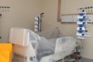 Marii arşi din vestul ţării, trataţi în saloane improvizate!