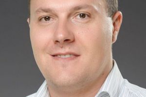 Doctorul părerist (pardon, ORL-ist) Rob Robert se dă în stambă pe Facebook