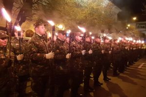 Retragere cu torţe pe străzile Bistriţei, de Ziua Armatei (VIDEO)