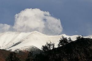 La munte s-a aşternut primul strat de zăpadă. Se recomandă prudenţă