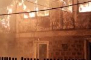 Incendiu violent într-un sat cărăşean! Pompierii s-au luptat mai bine de 8 ore cu flăcările!