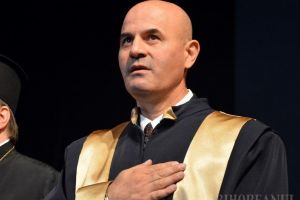 Etică întoarsă: Comisia de Etică a Universităţii nu ştie cum să 