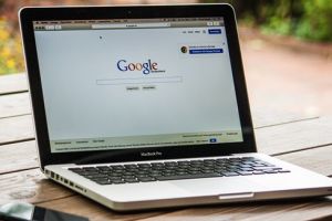 Google usureaza stergerea istoricului cautarilor