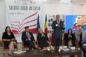 Georgeta Filitti şi Adrian Năstase, la Salonul anual de carte