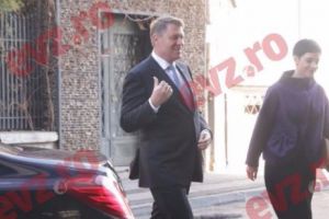 Klaus Iohannis a fost externat. Medicii de la Spitalul de Urgenţă Militar Central „Dr. Carol Davila” i-au prescris preşedintelui un tratament de recuperare fizică

