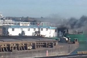 Incendiu în portul Constanţa. Arde o navă!