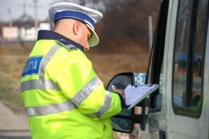 Acţiune de prevenire a accidentelor rutiere la trecerile la nivel cu calea ferată. Doi conducători auto au rămas fără permis