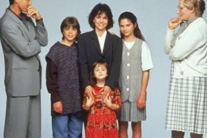 Nu îţi vine să CREZI cum ARATĂ după 25 ani ”familia” Mrs. Doubtfire
