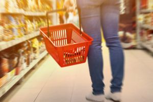 Telefon mobil furat dintr-un coş de cumpărături