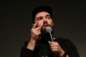 N-ai ce face luni? Teo vine la Reşiţa şi te aşteaptă la stand up! AIA E!