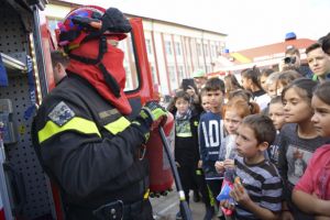 Elevii arădeni învaţă despre securitatea şi sănătatea în muncă în cadrul unui proiect al ITM Arad (GALERIE FOTO)