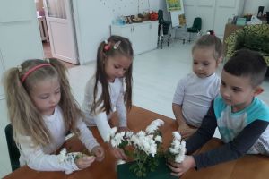 Copii cu suflet mare i-au întins o mână de ajutor Elenei Gaica, o fetiţă grav bolnavă. Ce sumă s-a strâns în cadrul „Carnavalului Toamnei” (GALERIE FOTO)