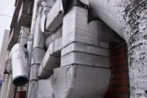 Blocul care cântă ca un saxofon. RELATĂRI ȘI POZE INCREDIBILE despre minunea anului. Galerie foto