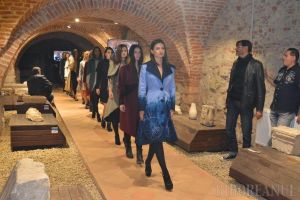 Modă în lapidariu: A început prima ediţie a Transilvania Fashion Week la Oradea (FOTO)