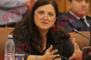 Raluca Prună TOCMAI s-a DAT DE GOL: „Dacă NU verifica lucrările, de unde a ştiut ea ca Lazăr era mai bun ca Olaru sau Hăineală?”