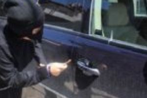 Hoţi de maşini încă din şcoala generală