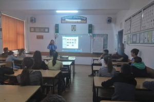 Poliţiştii băcăuani alături de elevi la “Şcoala Altfel!”