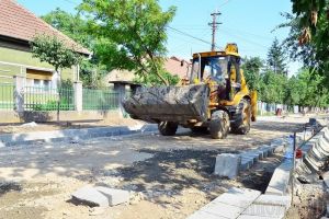 Străzile din cartierul Episcopia Bihor vor fi asfaltate anul viitor