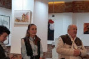 Carmen Chesaru, o tânără artistă din Caransebeş care face furori la prima expoziţie personală!