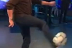 Un mare selecţioner s-a prăbuşit într-o emisiune şi a fost dus la spital. VIDEO