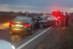 Accident pe DN 1, la ieşirea din Oşorhei: Trei persoane rănite, trafic îngreunat (FOTO)