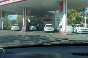 Masini noi ale Politiei Constanta au umplut o benzinarie. Toate pompele au fost ocupate. Ironii in mediul on line 