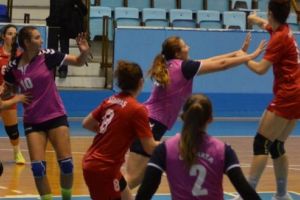 În continuare invincibile