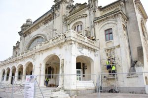 Interventii in regim de urgenta la cladirea Cazinoului din Constanta. Ce lucrari se efectueaza (galerie foto)