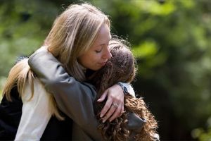 Ajutor financiar pentru familiile cu un singur părinte. Ce prevede proiectul de lege