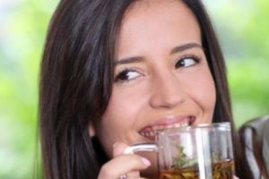 Ceaiuri care pot face adevărate MINUNI. Grăsimea de pe burtă se TOPEȘTE aproape INSTANTANEU