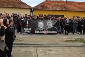 Ultimul drum alături de ultraşii arădeni. Bogdan Mihoc a fost ÎNMORMÂNTAT (VIDEO)