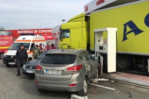 Accident in benzinaria Lukoil de langa Brico Depot. 4 masini implicate, 3 victime